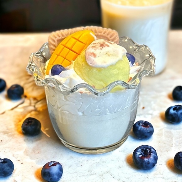 ⚠️SALE Candle // Ice Cream Blueberry Cookie Soy Wax Candle SEND OFFERS🥳 - Picture 4 of 5